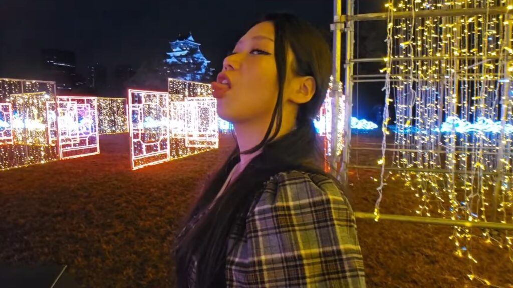 Hazu licking Osaka Castle.